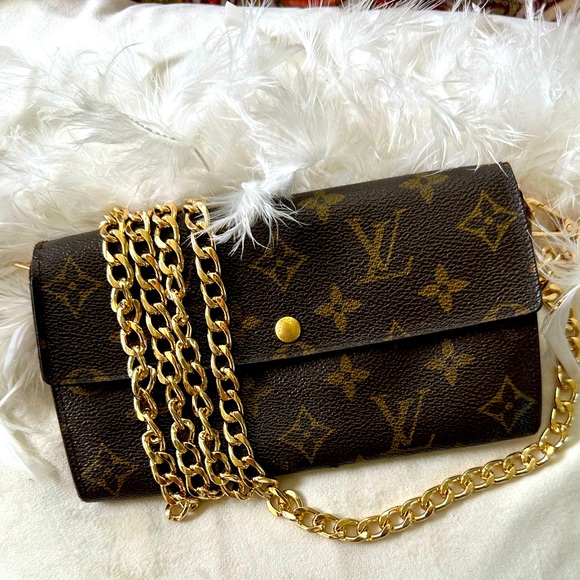 Louis Vuitton Handbags - Louis Vuitton Monogram Portefeiulle
Sarah Long Bifold Wallet converted
Crossbody